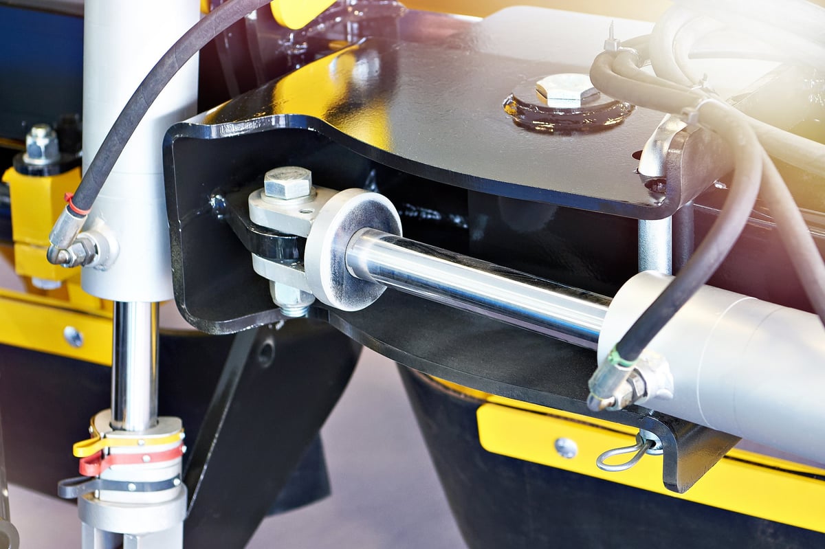 Hydraulic cylinder for agricultural machine